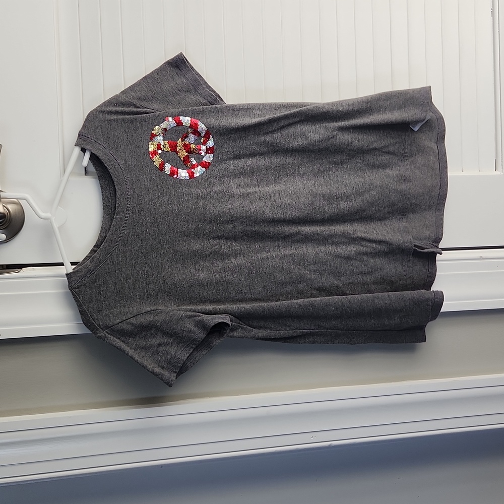 Bogo Girls 10-12 old navy large grey tshirt with red peace